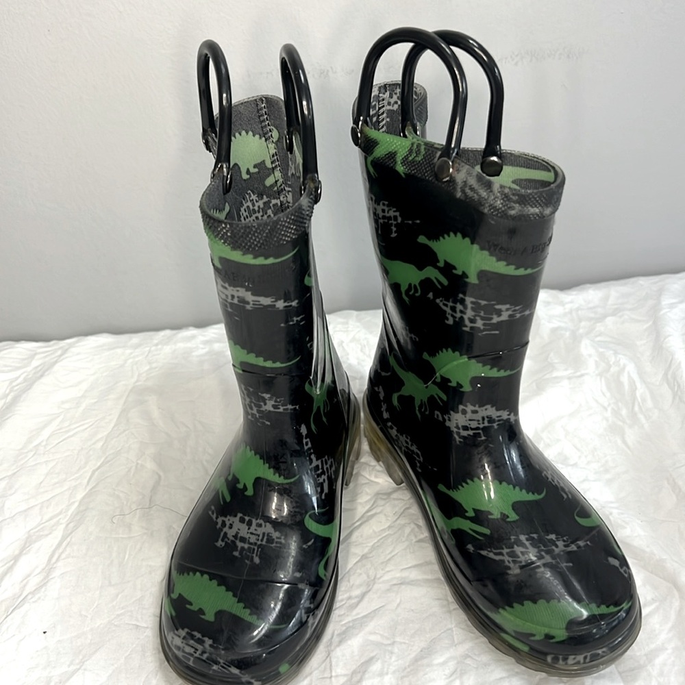 Boys Dinosaur Light Up Rain Boots